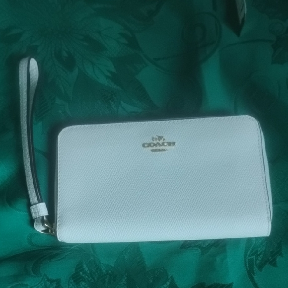 Coach Ivory Wristlet - Picture 1 of 8